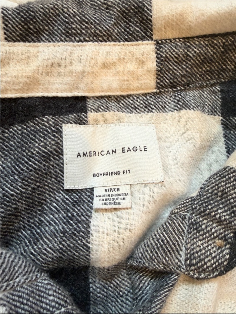 American Eagle Boyfriend Fit Plaid Beige Black Gray Flannel Women's Small - Picture 2 of 5